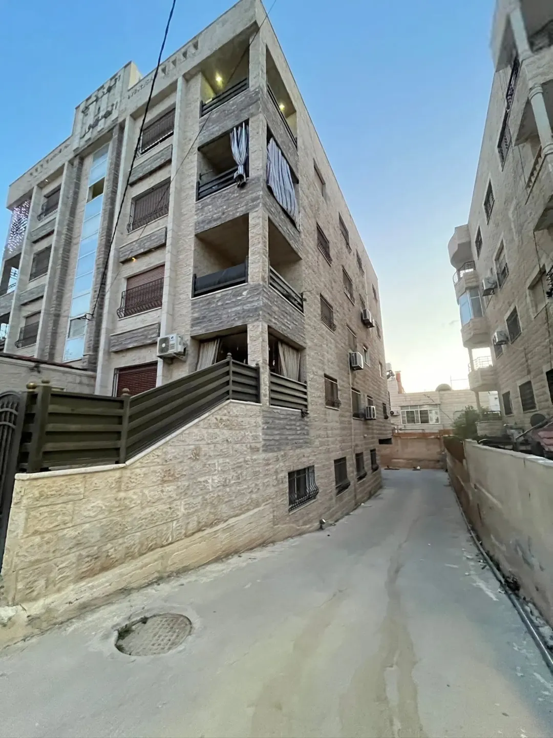 شقة فخمة في إربد الحي الشرقي بالقرب من دوار الدرة