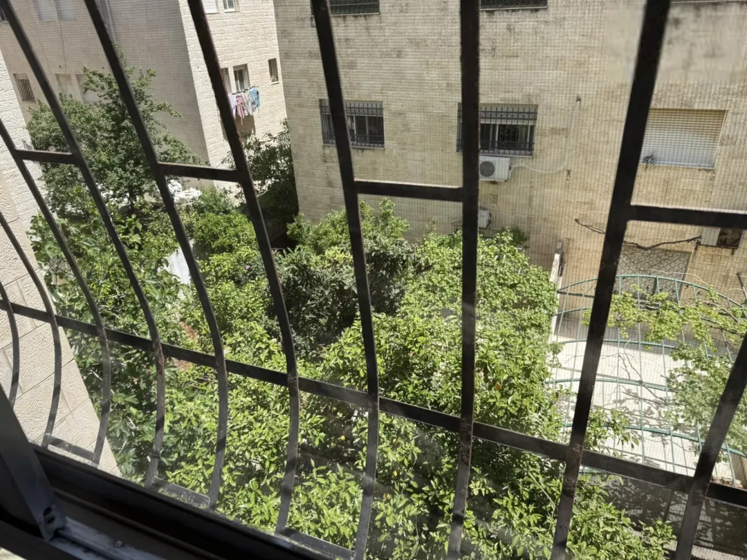 شقة للبيع في الجندويل .. مباشرة. تصلح للاستثمار او لعائلة