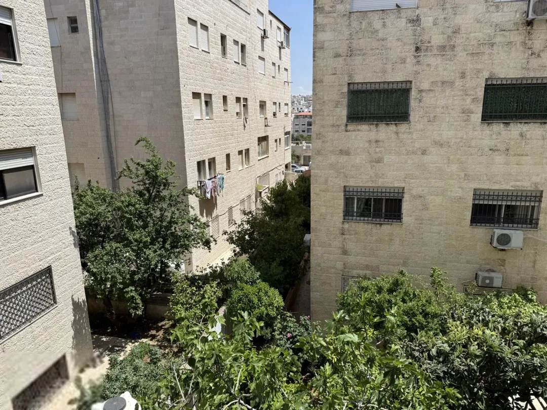 شقة للبيع في الجندويل .. مباشرة. تصلح للاستثمار او لعائلة