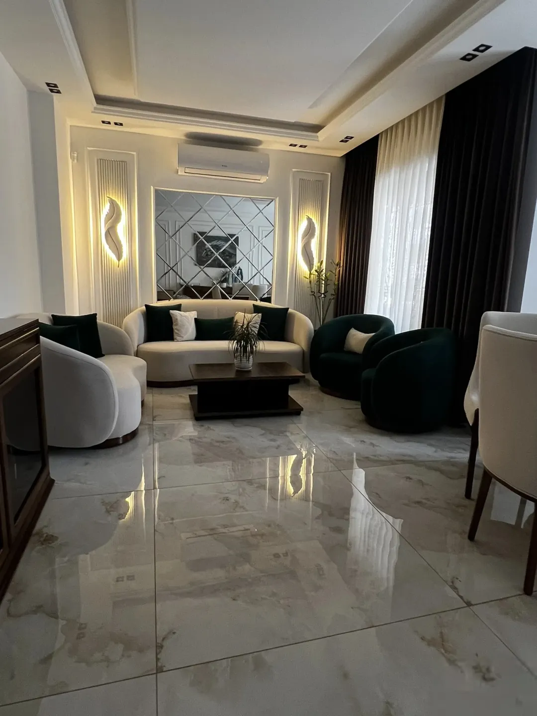 شقة فاخرة للبيع في ضاحية النخيل – طابق أرضي مع تراس واسع