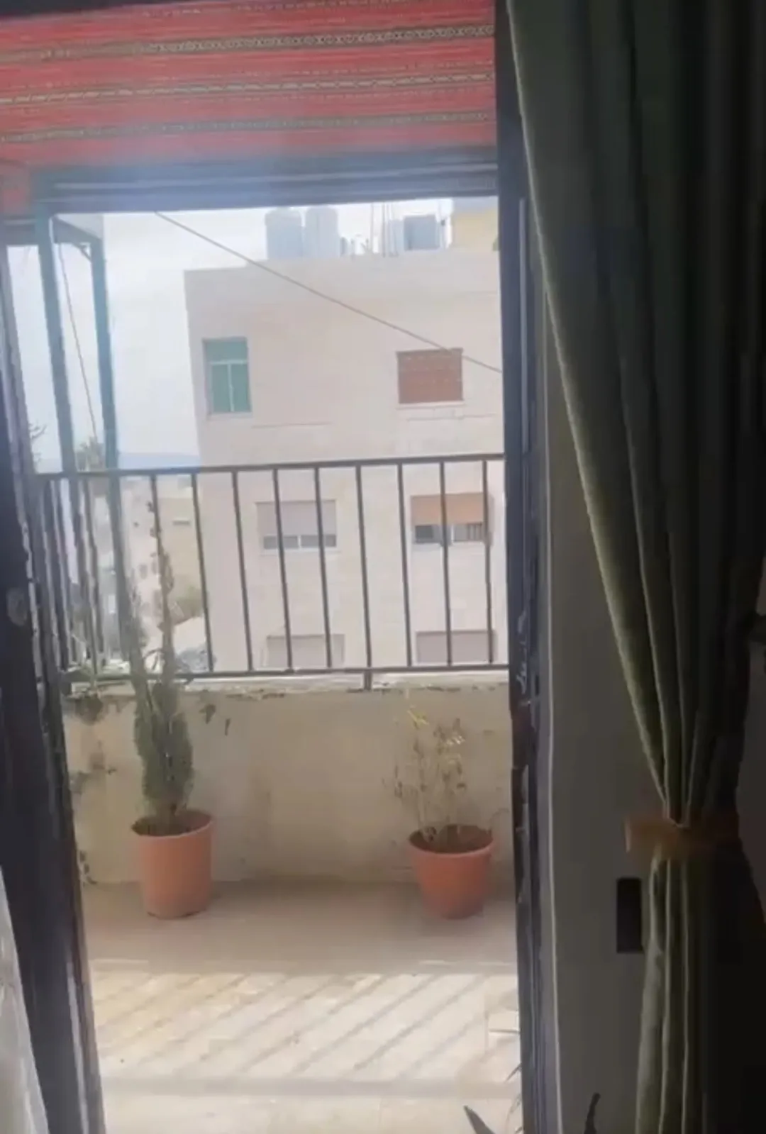 شقة طابق رابع مساحة بناء كبيرة جدا ممكن تنقسم ثلاث شقق شقة بطابق الرابع البيع كاش او اقساط