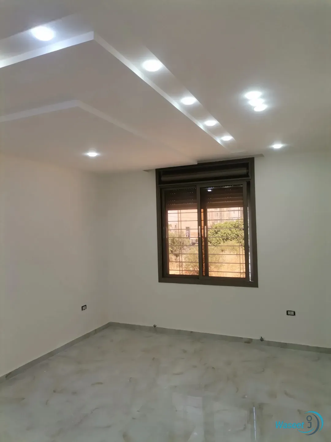 شقة فخمه 202م اول فني للبيع على شارع البتراء مقابل شرق اربد مول قراند مقابل بيت البن البرازيلي