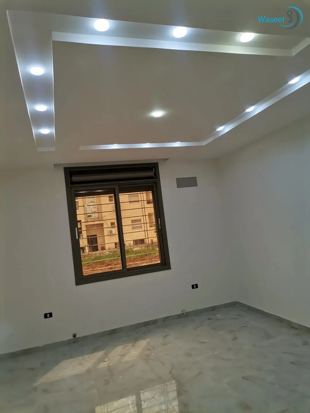 شقة فخمه 202م اول فني للبيع على شارع البتراء مقابل شرق اربد مول قراند مقابل بيت البن البرازيلي
