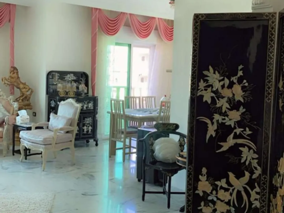 شقة فاخرة مفروشة للإيجار 3 غرف نوم و صالون رحب 3 حمامات مطبخ مجهز بالكامل في الطابق الرابع مع مصعد – عمان الاردن