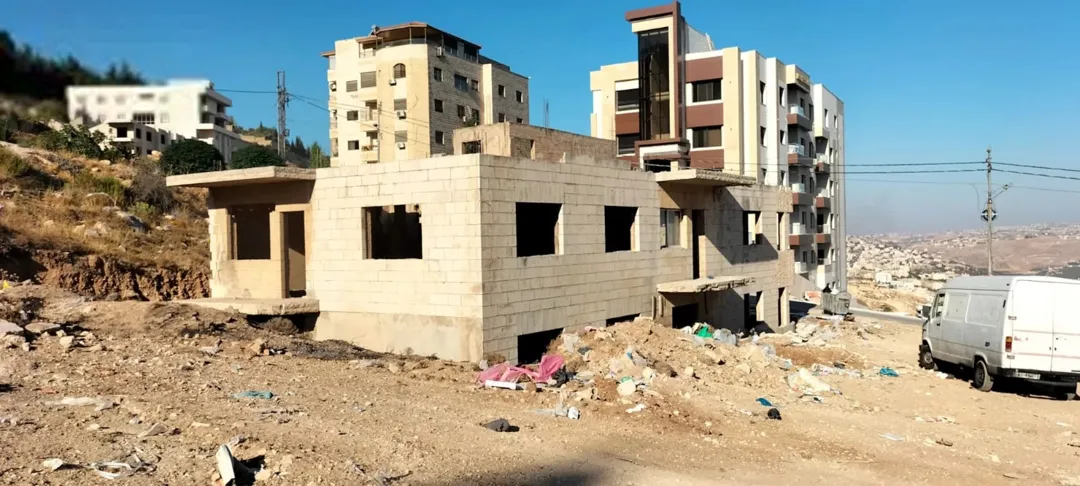 أرض للبيع في صافوط شمال عمان بمساحة 1,075 م2