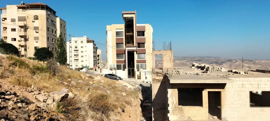 أرض للبيع في صافوط شمال عمان بمساحة 1,075 م2