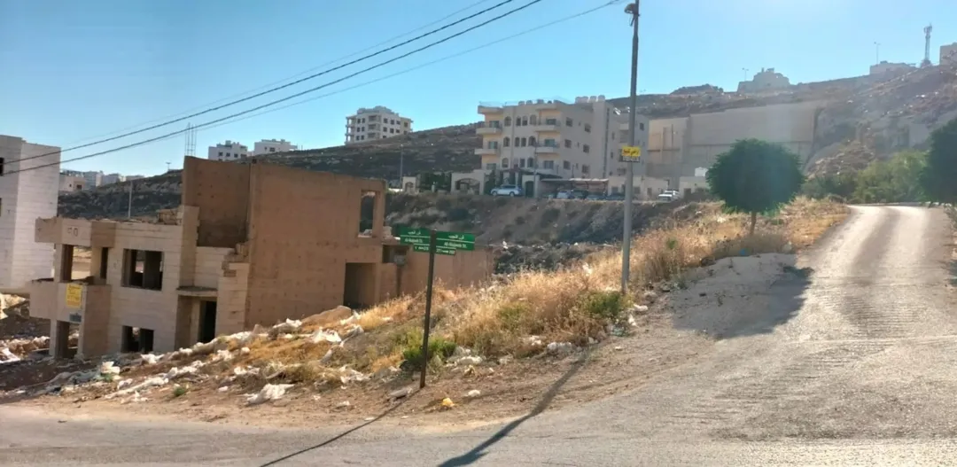 أرض للبيع في صافوط شمال عمان بمساحة 1,075 م2