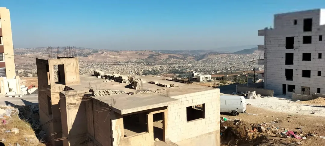 أرض للبيع في صافوط شمال عمان بمساحة 1,075 م2