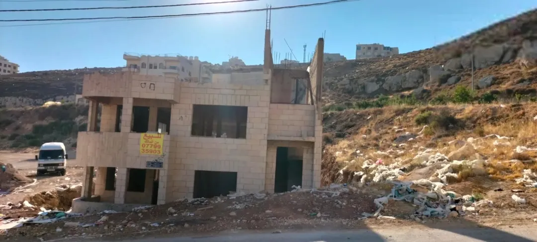 أرض للبيع في صافوط شمال عمان بمساحة 1,075 م2
