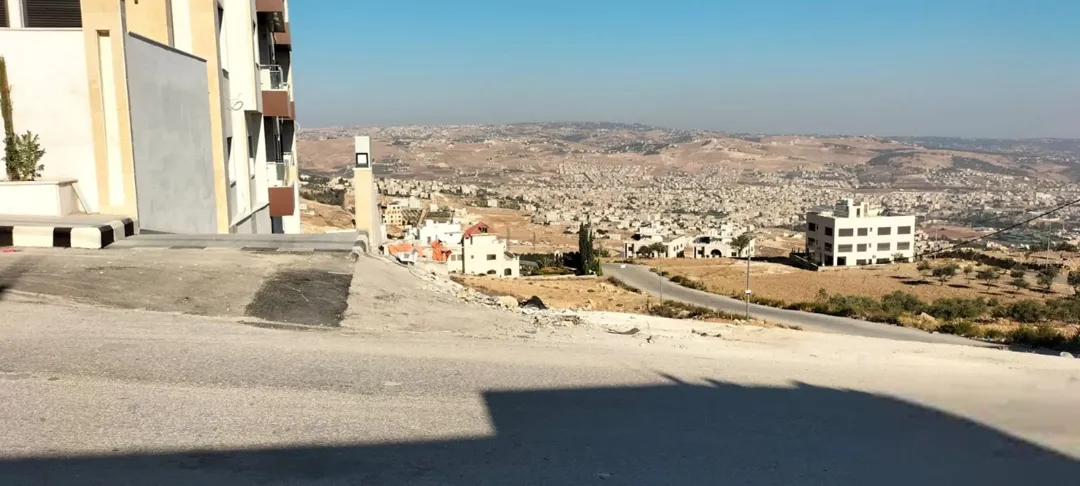 أرض للبيع في صافوط شمال عمان بمساحة 1,075 م2