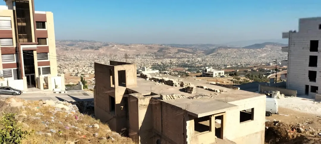 أرض للبيع في صافوط شمال عمان بمساحة 1,075 م2