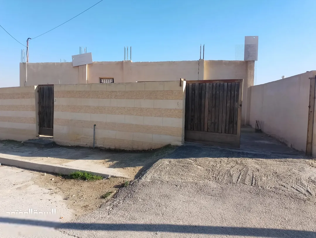 بيت للبيع قرية خالد بن الوليد خلف اسكان ماركا …