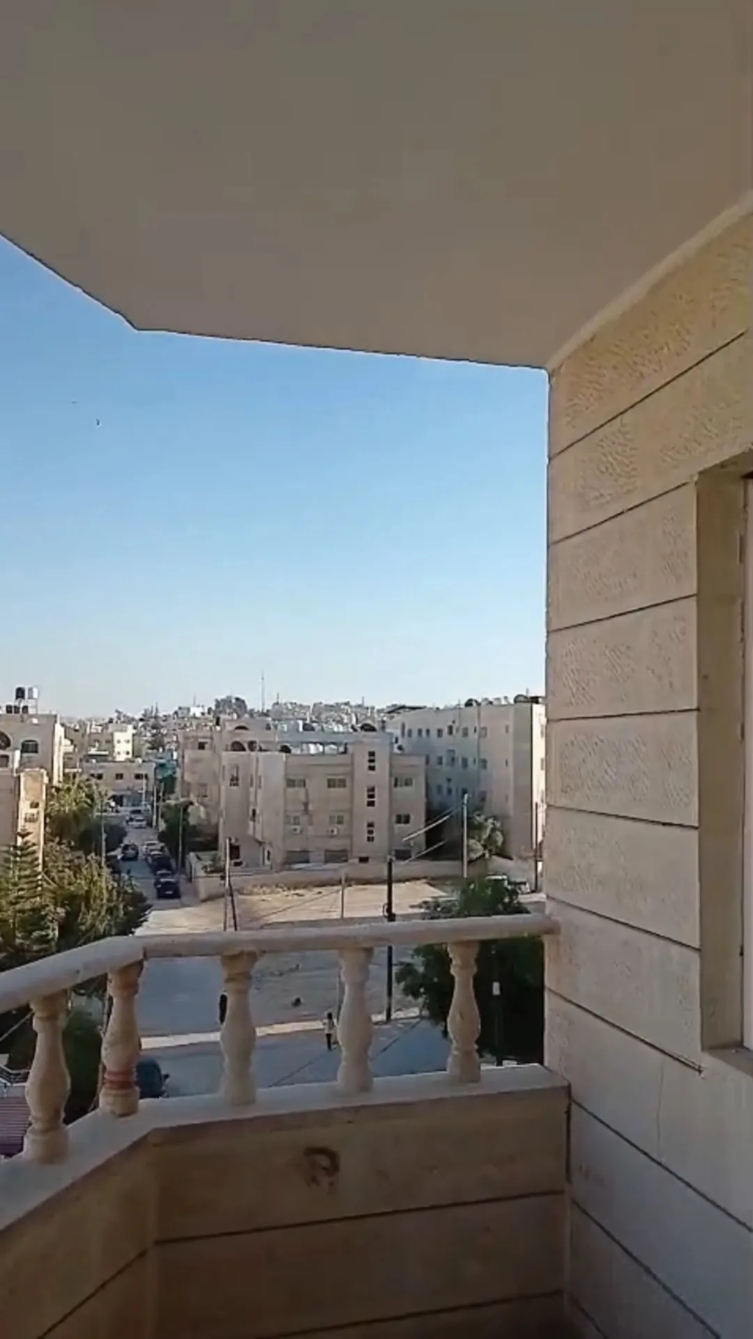 شقة للبيع في الزرقاء الجديدة بموقع متميز