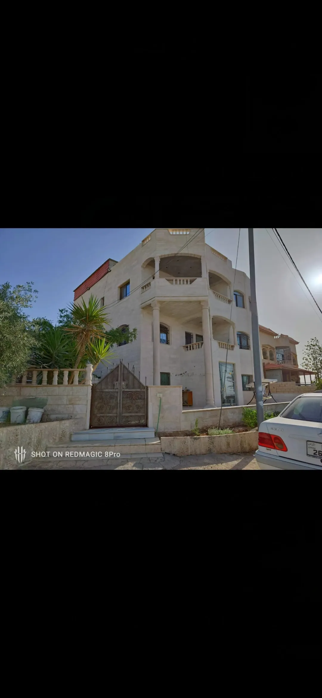 فيلا فاخرة للبيع في الزرقاء – جريبا بموقع مميز وإطلالة مرتفعة