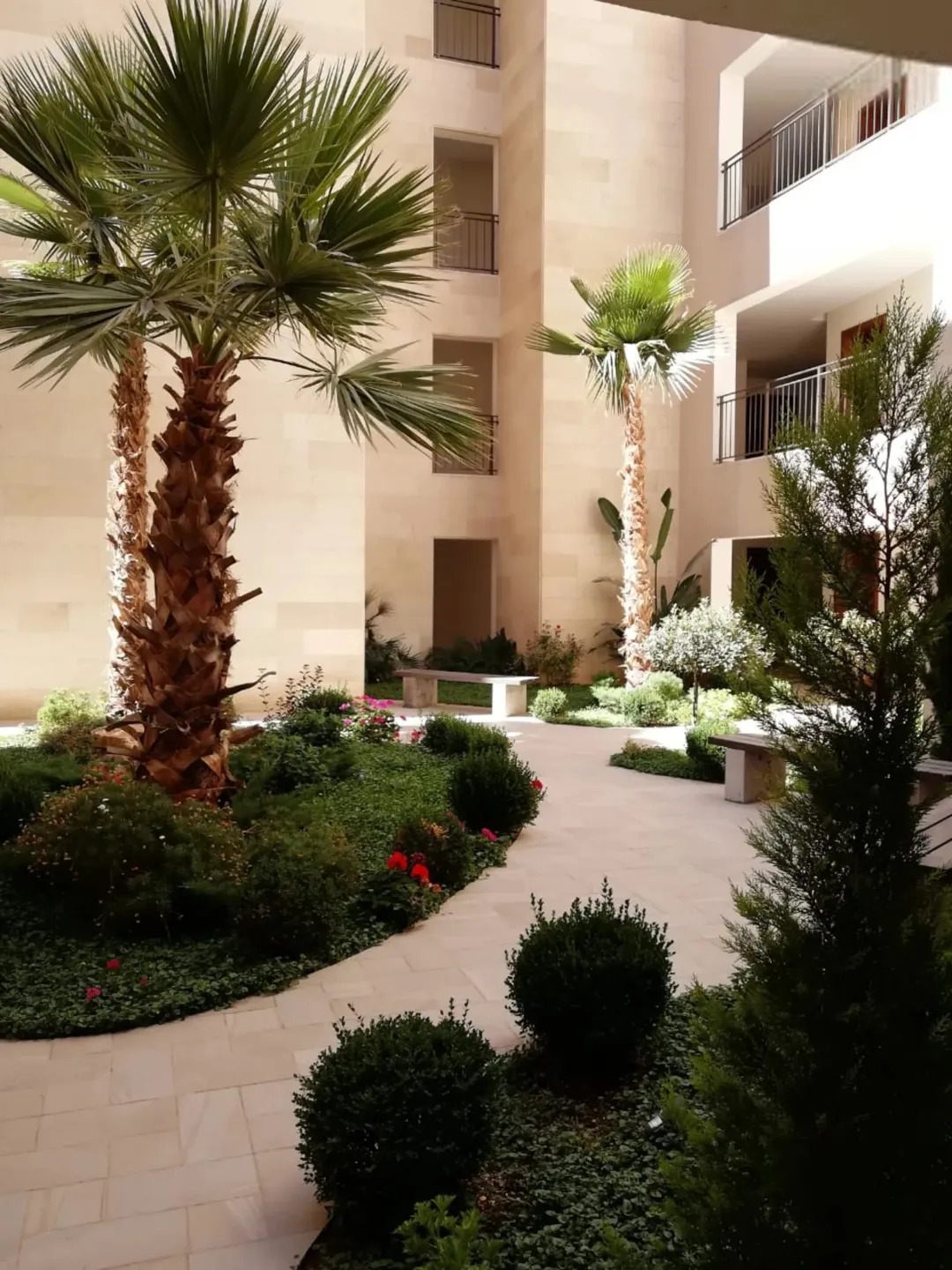 شقه فاخره غرفتين نوم مفروشه- Luxury Furnished apartment two bedrooms for rent