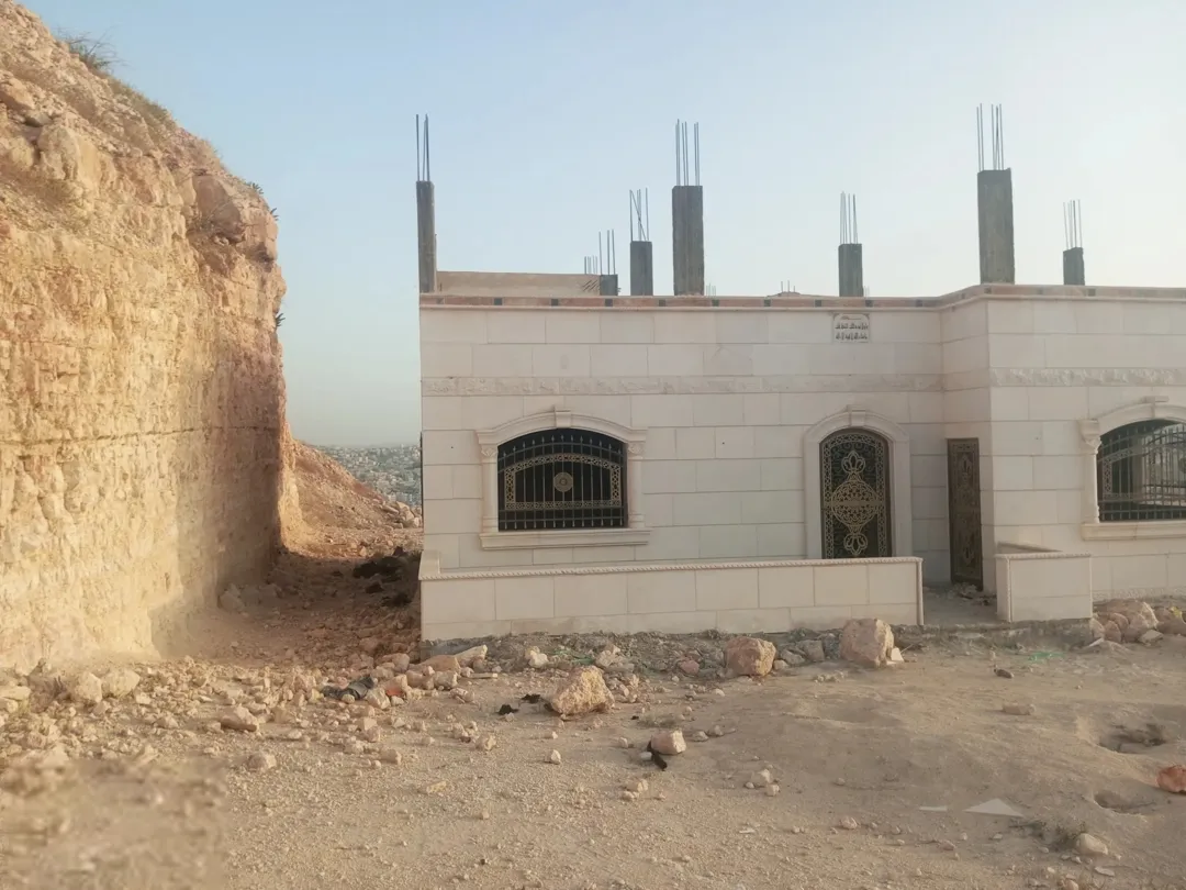 بيت مستقل بإطلالة بانورامية خلابة في جبل المغير