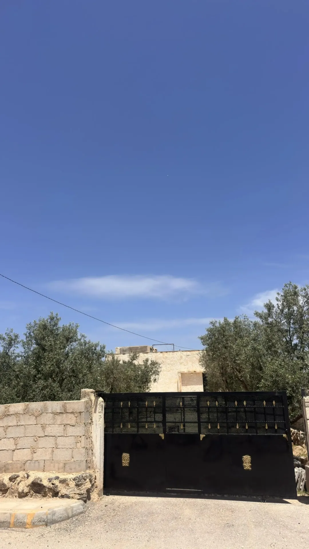 منزل مميز للبيع في أم القطين