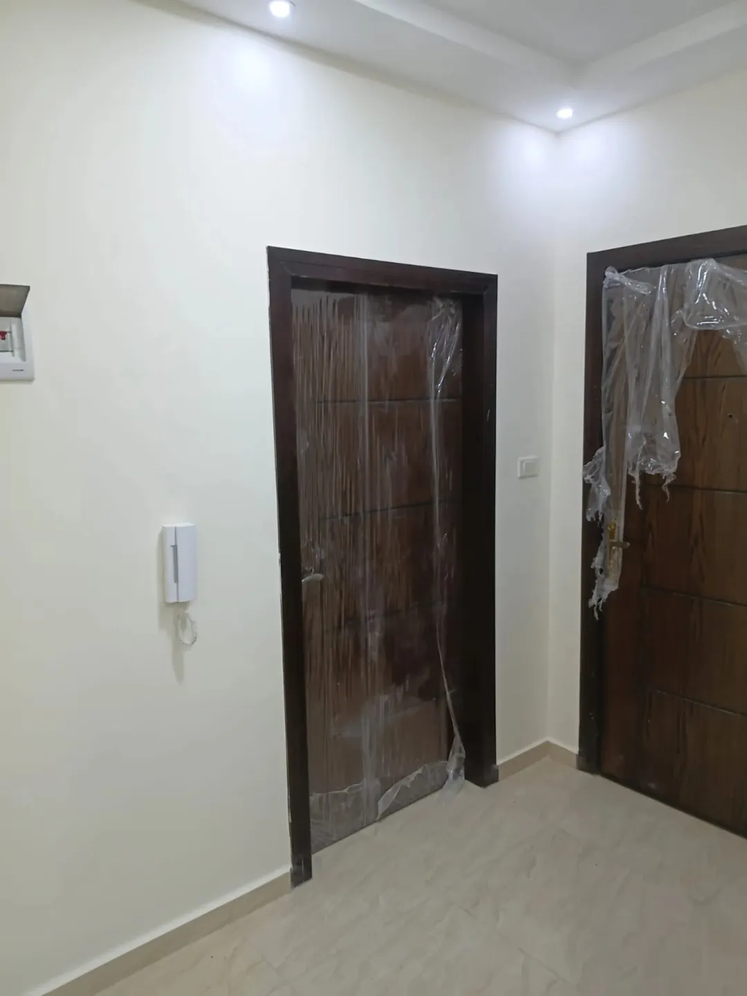 شقة فاخرة جديدة لم تسكن في السلط فرصة استثمارية مميزة