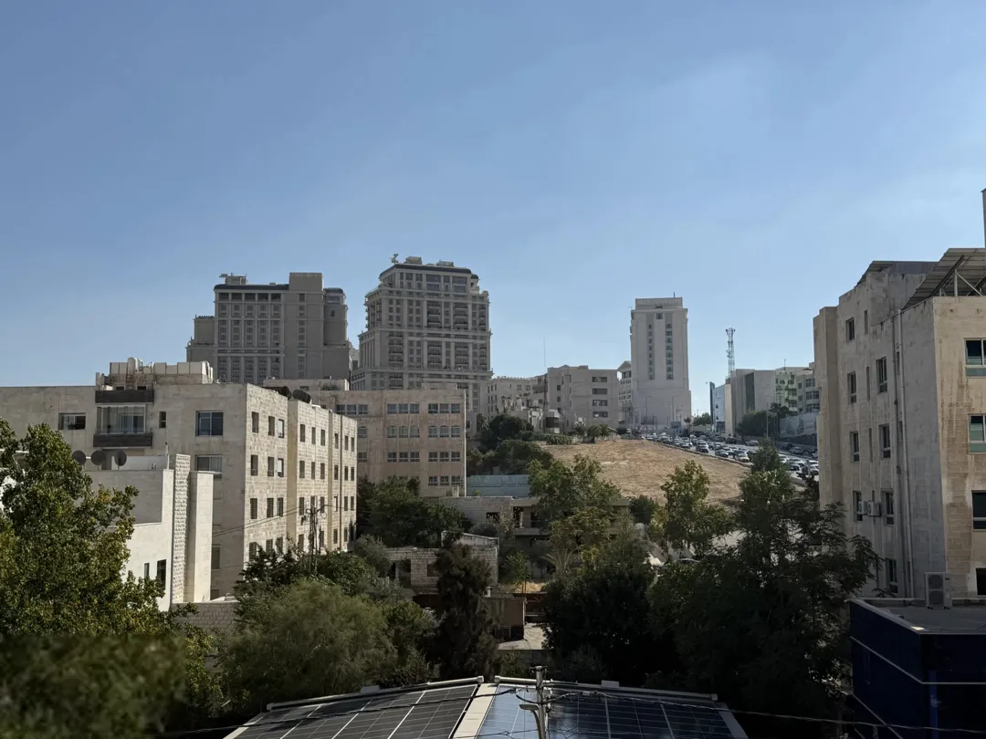 رووف طابقي للبيع مساحة 349م2 بموقع مميز قرب الدوار الخامس