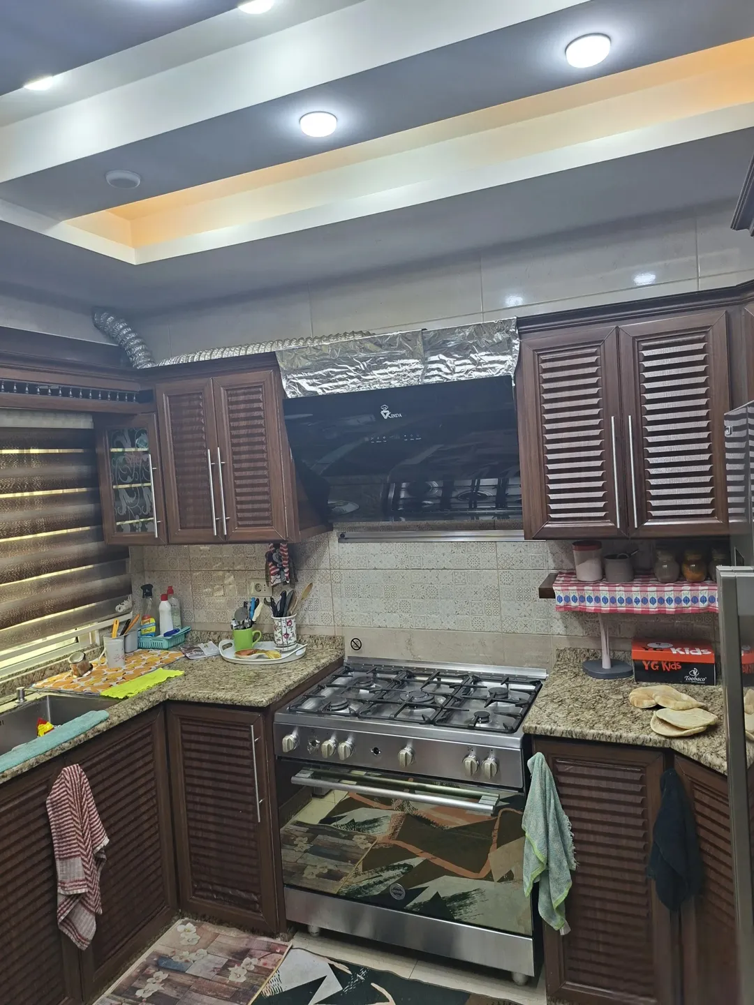شقة سوبر ديلوكس طابق الثاني شارع الاستقلال بجانب كزية الاستقلال عماره ابونحله رقم 152 ط2