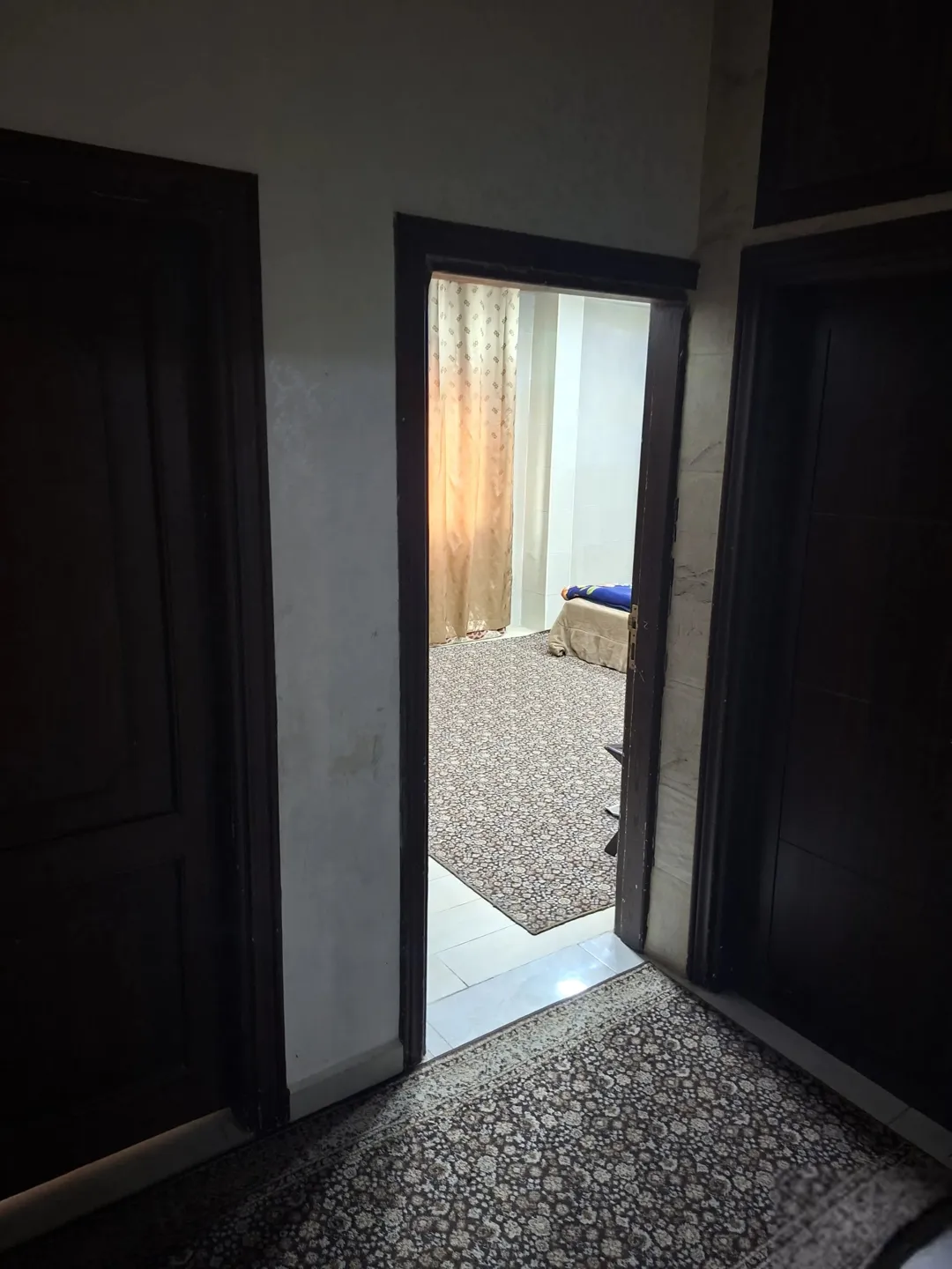 شقة سوبر ديلوكس طابق الثاني شارع الاستقلال بجانب كزية الاستقلال عماره ابونحله رقم 152 ط2