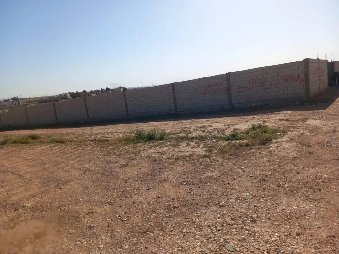 أرض سكنية للبيع في الموقر – الحي الشرقي