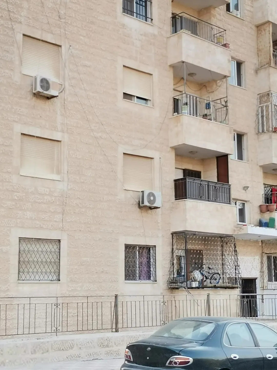 شقة للبيع في ماركا الجنوبية/طريق الحزام الدائري/إسكان الفردوس طابق اول بمساحة إجماليه 100م بسعر 22