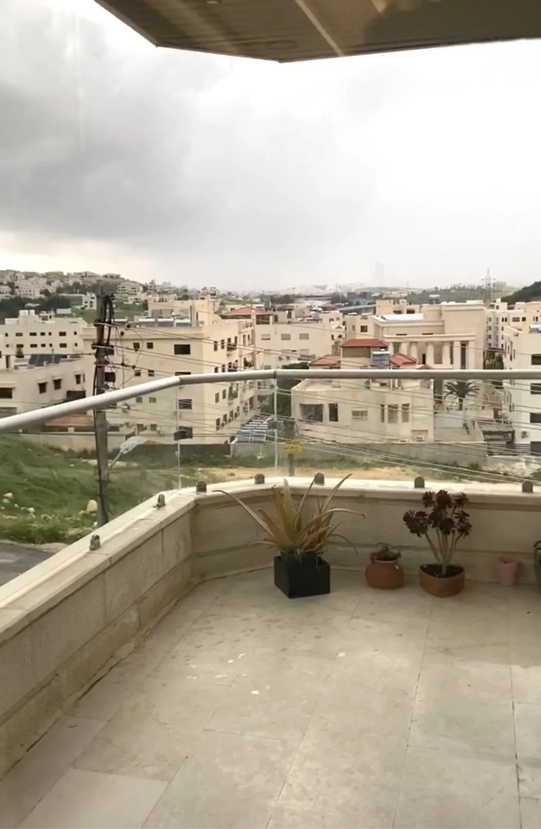 شقة طابق ثاني في اجمل موقع في قرية التخيل