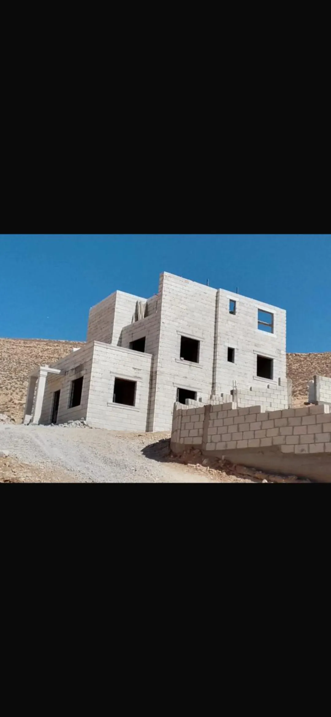بيت عظم في شومر ثلاث طوابق