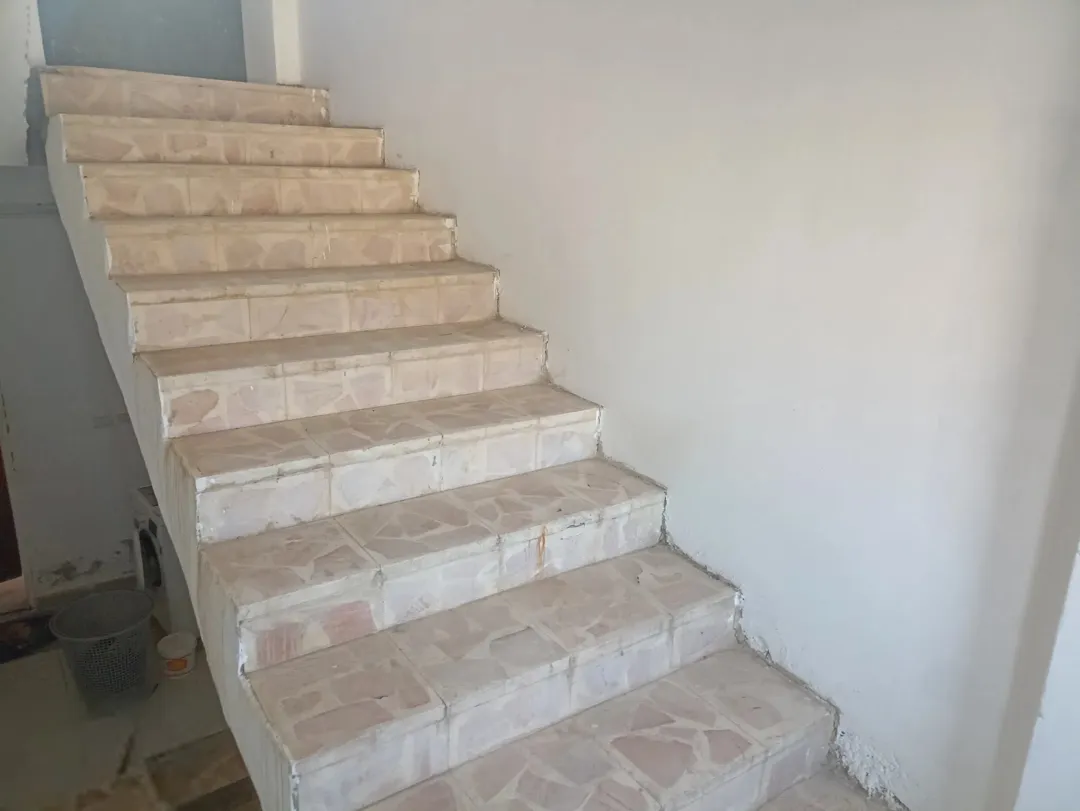 بيت للبيع مكون من طابقين و ارض 330 متر