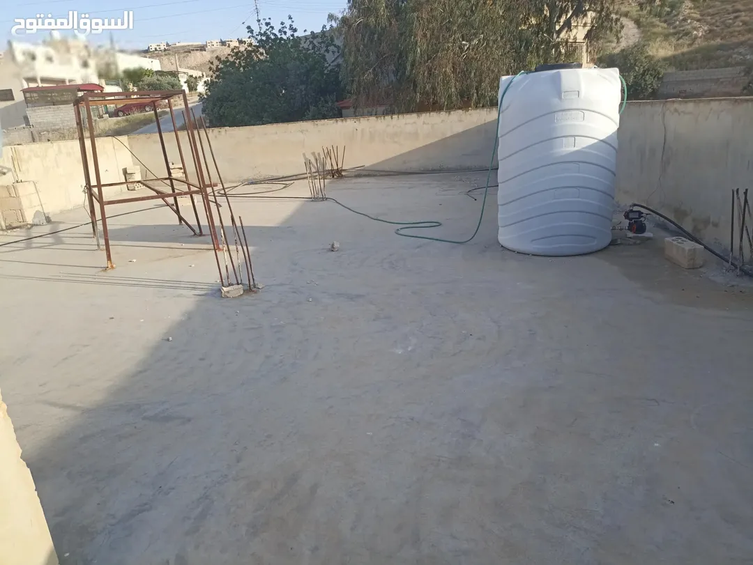 بيت للبيع مكون من طابقين و ارض 330 متر