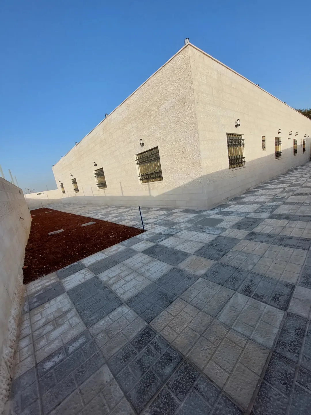 فيلا مستقلة للبيع في عمان – طريق المطار