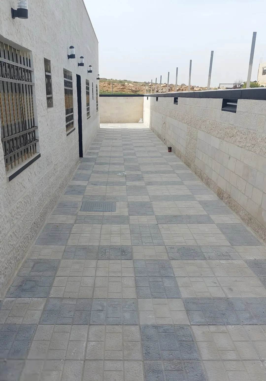 فيلا مستقلة للبيع في عمان – طريق المطار