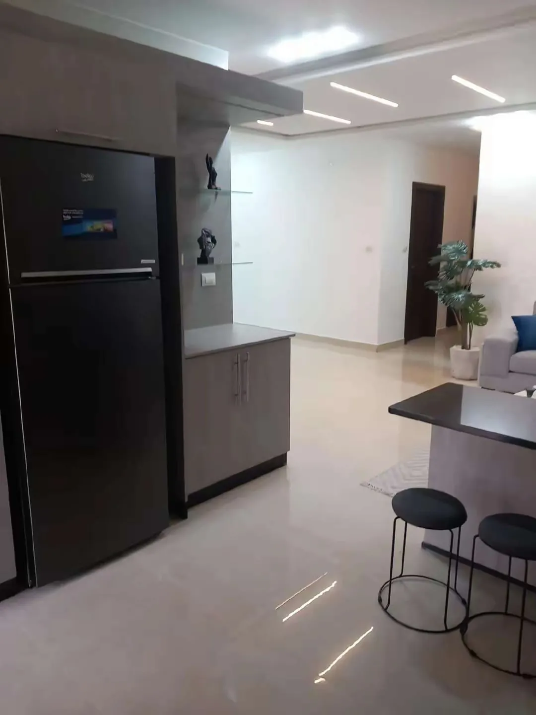 شقة مفروشة عائلية فاخرة للإيجار قريبة من الخدمات – عمان الاردن | ID 596293