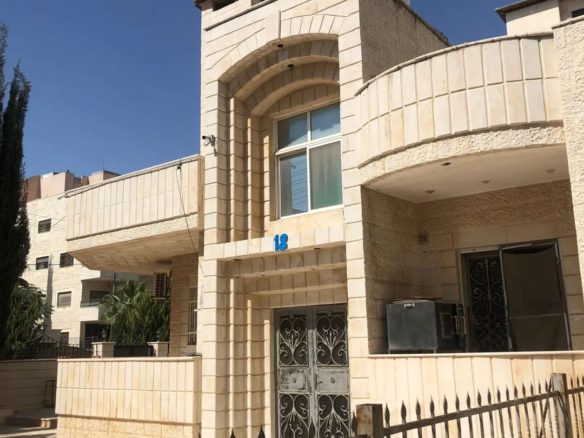 فيلا مستقلة فاخرة للبيع في عمان – حي الصحابة – موقع متميز