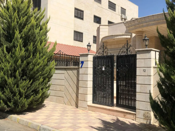 فيلا مستقلة فاخرة للبيع في عمان – حي الصحابة – موقع متميز