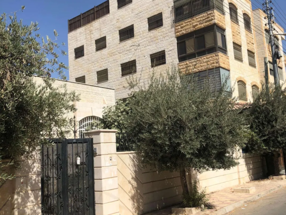 فيلا مستقلة فاخرة للبيع في عمان – حي الصحابة – موقع متميز