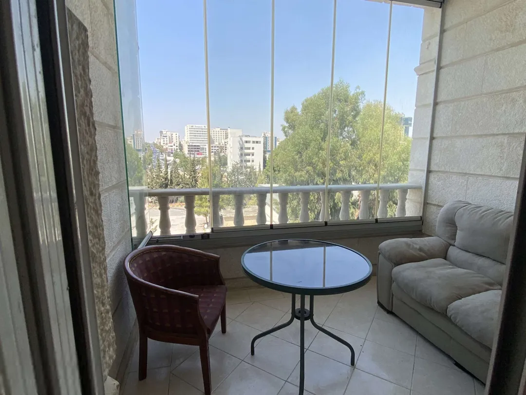 شقة مفروشة فاخرة 3 غرف في قلب الشميساني – عمان الاردن | ID 702694