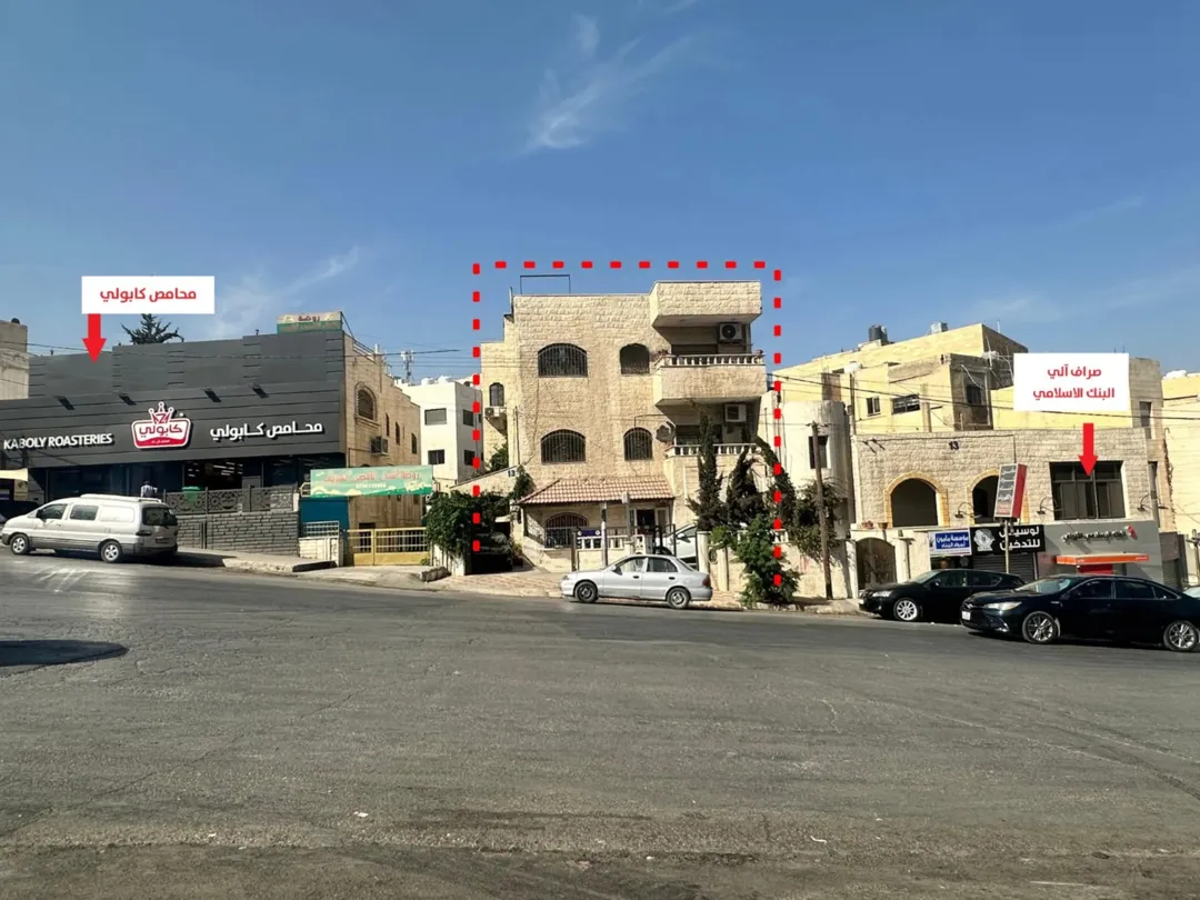 مبنى تجاري للبيع بالكامل في موقع استثنائي بالمنارة