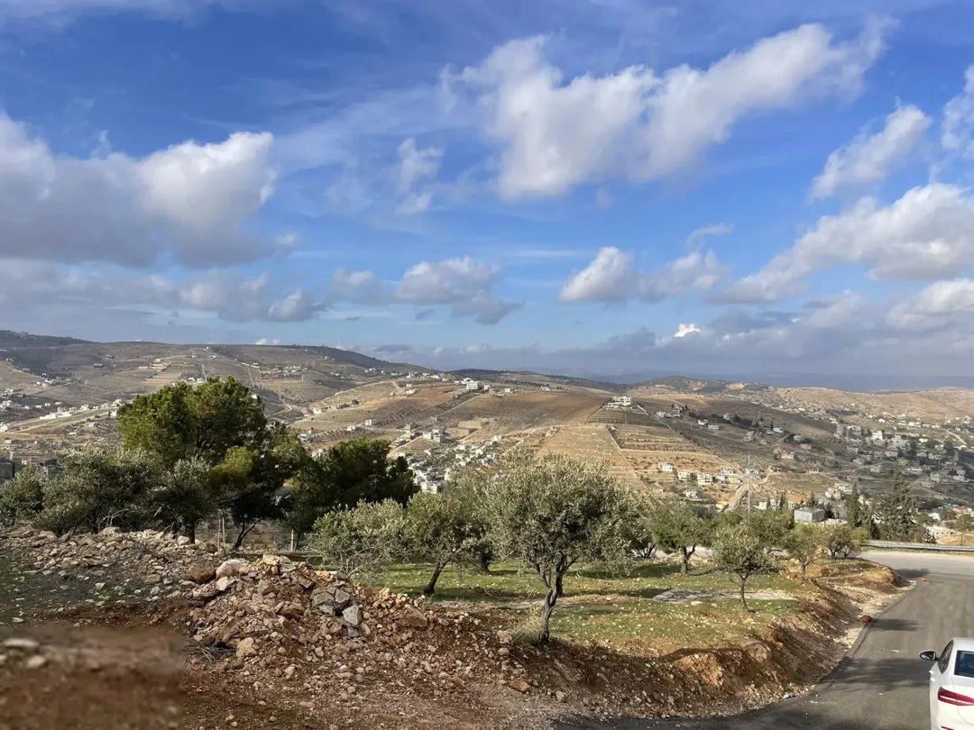 بسم الله ما شاء الله قطعة ارض الاحلام لبناء بيت العمر بجانب شفا بدران اطلاله خلابه