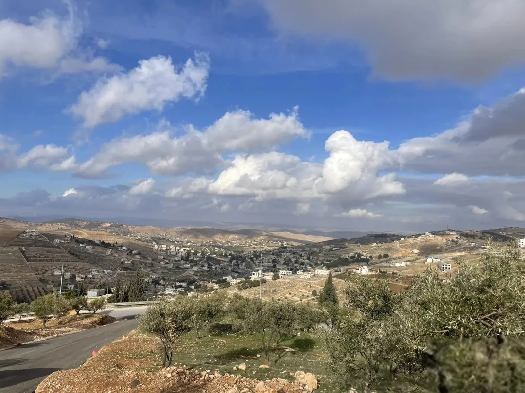 بسم الله ما شاء الله قطعة ارض الاحلام لبناء بيت العمر بجانب شفا بدران اطلاله خلابه
