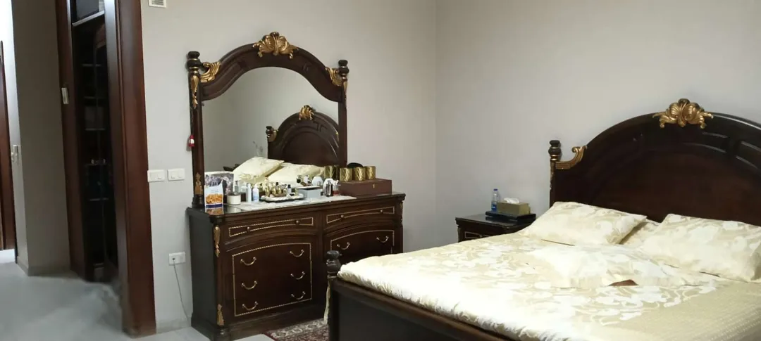 شقة أرضية طابقية فاخرة بمساحة 280 مترًا مربعًا مفروشة للإيجار – عمان الاردن | ID 597101