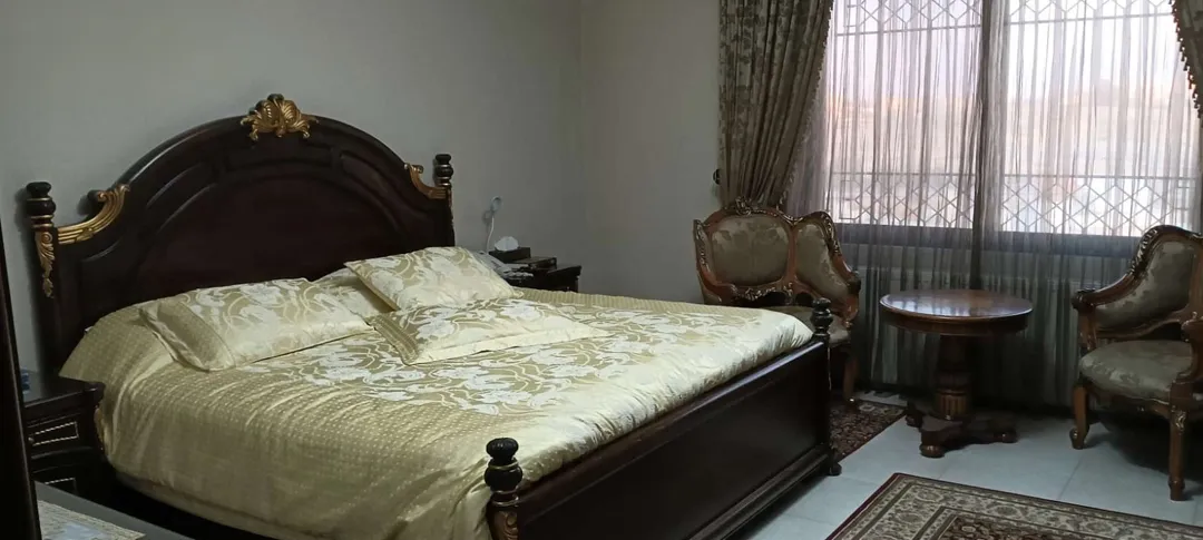 شقة أرضية طابقية فاخرة بمساحة 280 مترًا مربعًا مفروشة للإيجار – عمان الاردن | ID 597101