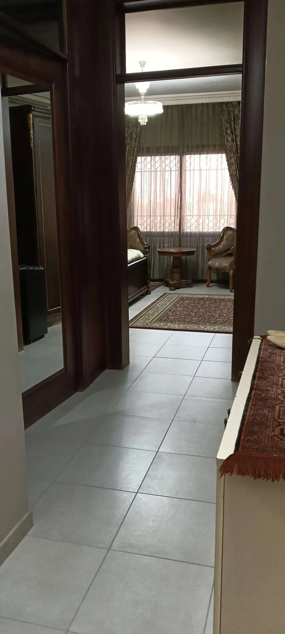 شقة أرضية طابقية فاخرة بمساحة 280 مترًا مربعًا مفروشة للإيجار – عمان الاردن | ID 597101
