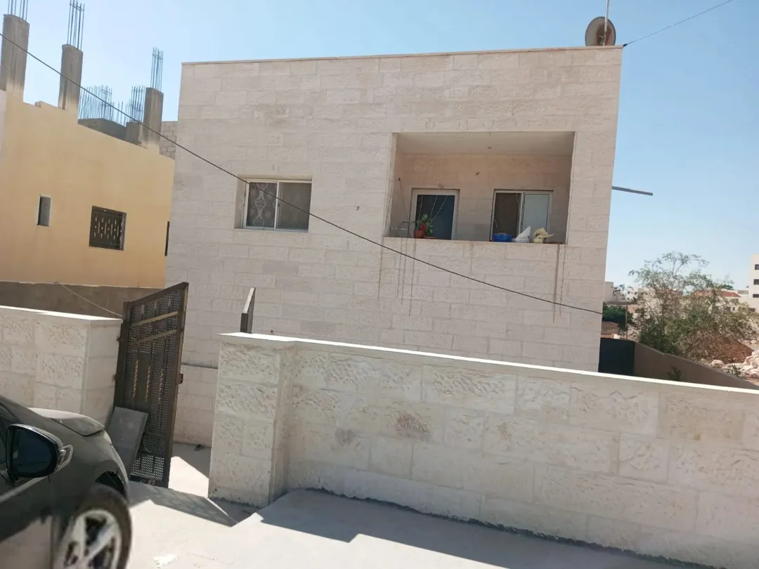 عمارة سكنية فاخرة للبيع في المستندة