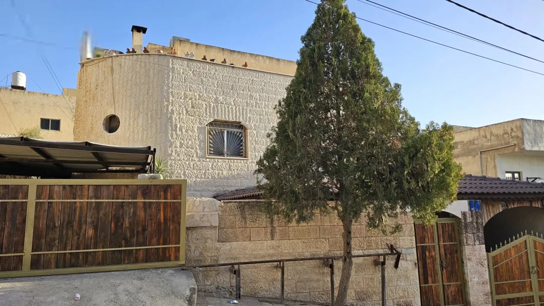 شبه فيلا فاخرة للبيع في عمان حي الربوه