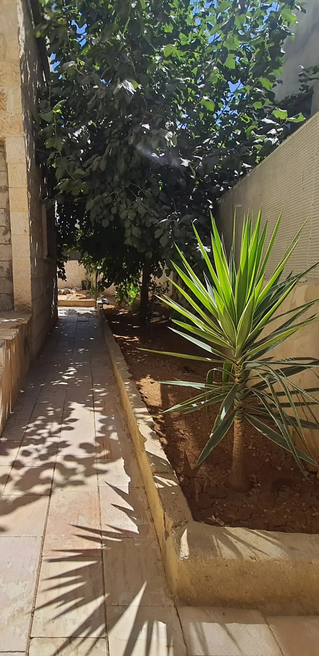 شبه فيلا فاخرة للبيع في عمان حي الربوه