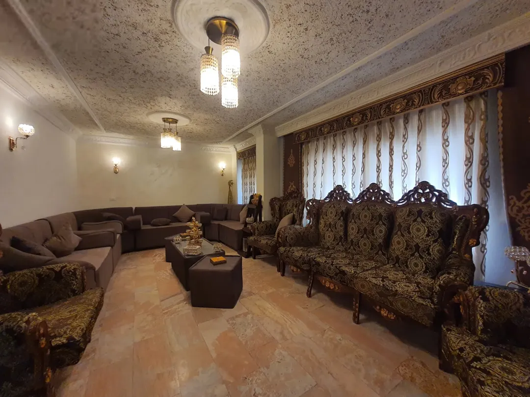 شبه فيلا فاخرة للبيع في عمان حي الربوه
