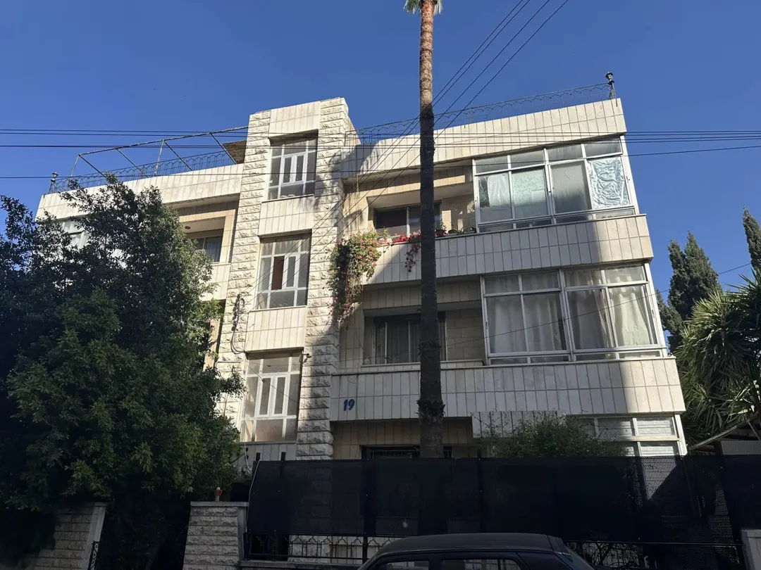 عمارة حجرية فاخرة للبيع في جبل الحسين