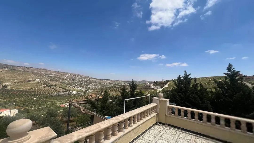 مزرعة فاخرة للبيع في منطقة بيرين – أم رمانة